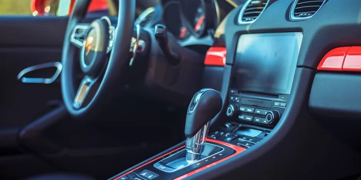 1 až 9 kôl v PORSCHE 718 CABRIO na skutočnom pretekárskom okruhu AUTOMOTODROM BRNO: spolujazdec i vodič