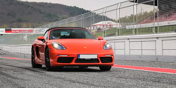 1 až 9 kôl v PORSCHE 718 CABRIO na skutočnom pretekárskom okruhu AUTOMOTODROM BRNO: spolujazdec i vodič