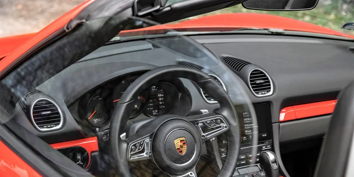 1 až 9 kôl v PORSCHE 718 CABRIO na skutočnom pretekárskom okruhu AUTOMOTODROM BRNO: spolujazdec i vodič