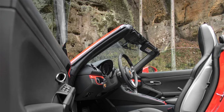 1 až 9 kôl v PORSCHE 718 CABRIO na skutočnom pretekárskom okruhu AUTOMOTODROM BRNO: spolujazdec i vodič