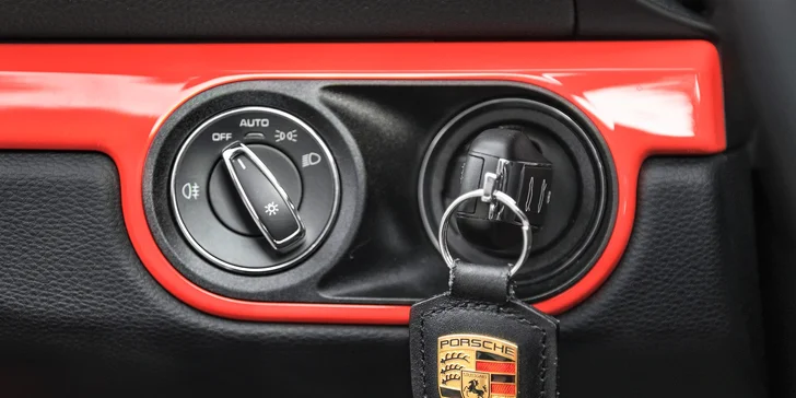 1 až 9 kôl v PORSCHE 718 CABRIO na skutočnom pretekárskom okruhu AUTOMOTODROM BRNO: spolujazdec i vodič