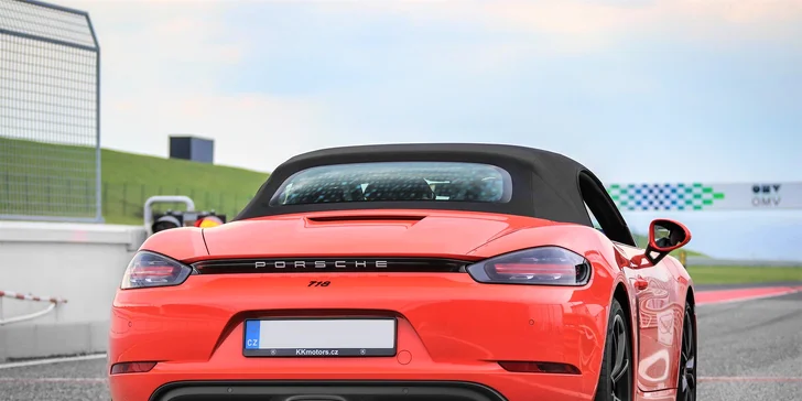 1 až 9 kôl v PORSCHE 718 CABRIO na skutočnom pretekárskom okruhu AUTOMOTODROM BRNO: spolujazdec i vodič
