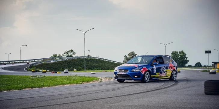 Až 3 adrenalínové zážitky v 1 balíku so superšportiakmi na okruhu Hradec Králové!