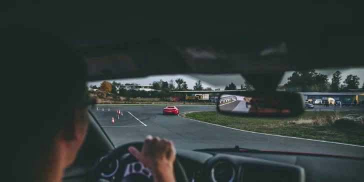 Až 3 adrenalínové zážitky v 1 balíku so superšportiakmi na okruhu Hradec Králové!