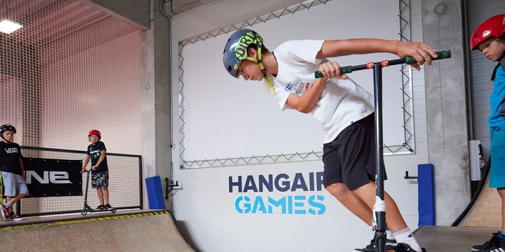 Vstup do akčnej haly či tréning jazdy na skateboarde či kolobežke