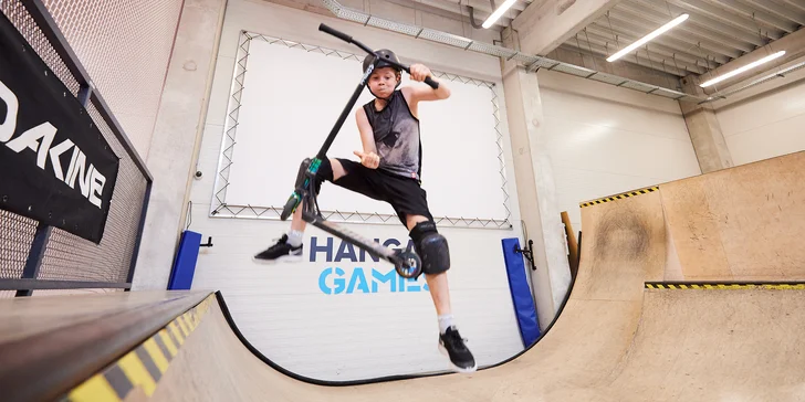 Vstup do akčnej haly či tréning jazdy na skateboarde či kolobežke
