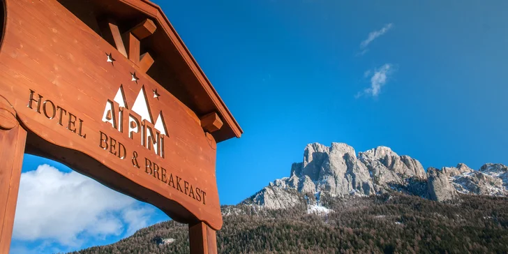 Lyžovačka v Dolomitoch: 3* hotel Ai Pini ve Vigo di Fassa, raňajky a skipas Dolomiti Superski