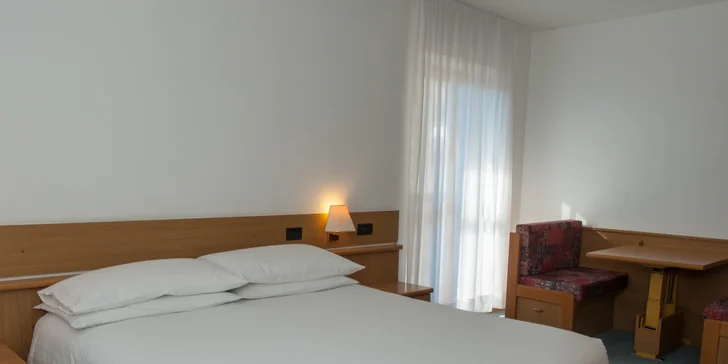 Lyžovačka v Dolomitoch: 3* hotel Ai Pini ve Vigo di Fassa, raňajky a skipas Dolomiti Superski