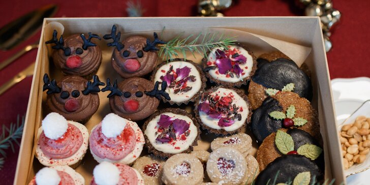Krabičky plné vianočných RAW koláčikov – vhodné aj pre vegánov
