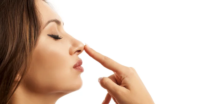 Jednoduchá či kompletná rhinoplastika nosa vykonávaná plastickým chirurgom v Scarlett Clinic