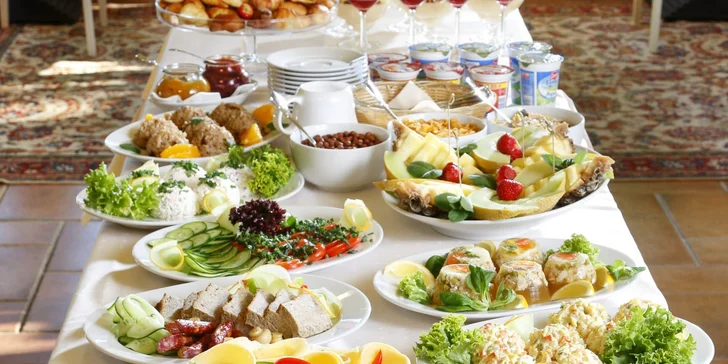 4* pobyt v Sklárskej Porube: historický hotel so záhradou, neobmedzené wellness a raňajky