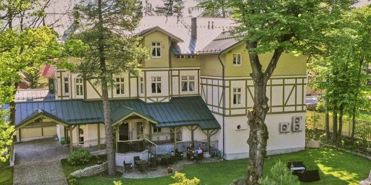 4* pobyt v Sklárskej Porube: historický hotel so záhradou, neobmedzené wellness a raňajky