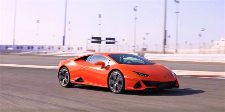 Skroťte až 640 koní najnovšieho LAMBORGHINI HURACAN ako vodič či spolujazdec