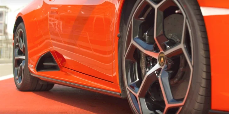 Skroťte až 640 koní najnovšieho LAMBORGHINI HURACAN ako vodič či spolujazdec