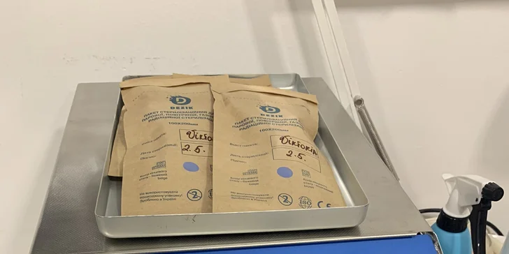 Kombinovaná manikúra, suchá pedikúra či wellness s prafínovým zábalom