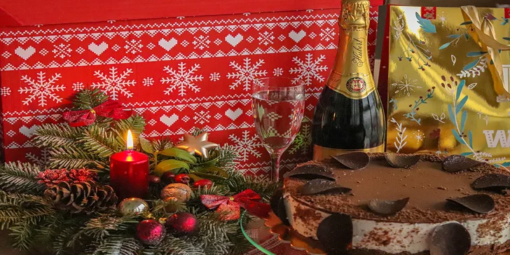 Sviatočný cheesecake z cukrárne Fajnotka aj s fľašou šumivého vína až ku vám domov!