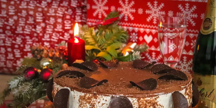 Sviatočný cheesecake z cukrárne Fajnotka aj s fľašou šumivého vína až ku vám domov!