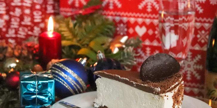 Sviatočný cheesecake z cukrárne Fajnotka aj s fľašou šumivého vína až ku vám domov!