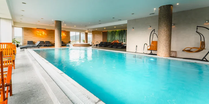 Wellness a výnimočná večera v panoramatickom Pancha Skybare na 10. poschodí hotela Holiday Inn pre 2 osoby