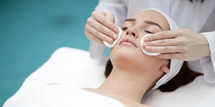 Luxusné hydratačné ošetrenie pleti alebo okysličujúca tvárová kúra