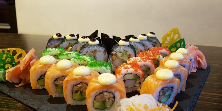 Famózny sushi špeciál pre 2 osoby v SUSHIHANIL