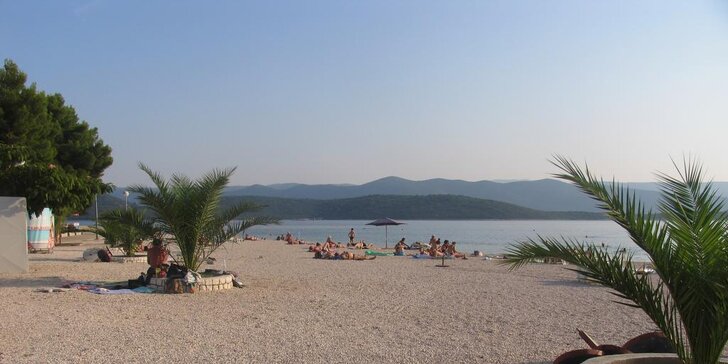 Až 7 nocí v Chorvátsku pre páry i rodiny: šum Jadranu, krásy Dalmácie a apartmány 5 minút od pláže