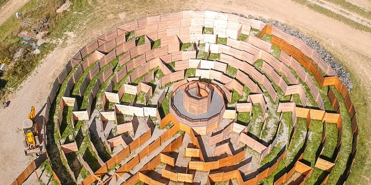 Skvelé dobrodružstvo v najväčšom drevenom labyrinte na Slovensku či adrenalín v bugine