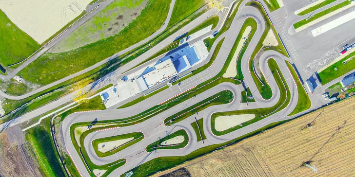 Jazda na pretekárskom okruhu SLOVAKIA RING za volantom jedného zo 4 nadupaných športiakov