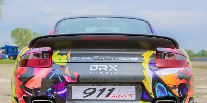 Adrenalínová jazda na DRX RING v Piešťanoch: Vyber si luxusné auto a dupni na plyn