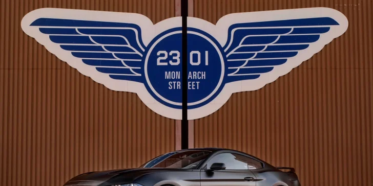 Doprajte si poriadnu jazdu na FORD MUSTANG GT 5.0 ako vodič alebo spolujazdec