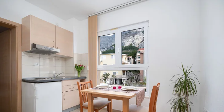 Dovolenka v Chorvátsku: Apartmány s terasou v centre Makarskej, 5 minút od pláže