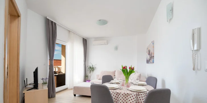 Dovolenka v Chorvátsku: Apartmány s terasou v centre Makarskej, 5 minút od pláže