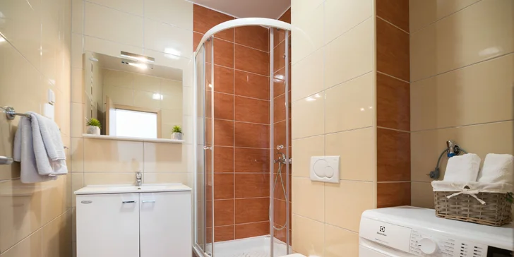 Dovolenka v Chorvátsku: Apartmány s terasou v centre Makarskej, 5 minút od pláže