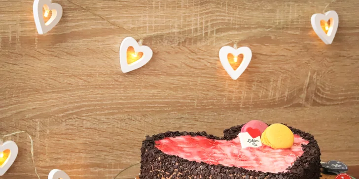 Explózia skvelej chuti: lahodná čokoládová torta s marcipánovou ružou, parížskym krémom či makrónkami až k vám domov