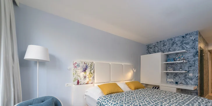 Letná dovolenka v Chorvátsku: hotel pri bielej pieskovej pláži, vonkajší bazén a raňajky