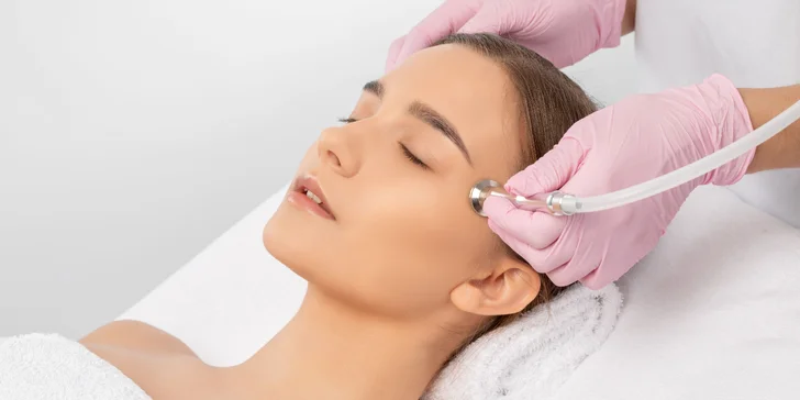Diamantová mikrodermabrázia, chemický peeling či skin scrubber v salóne Dioné