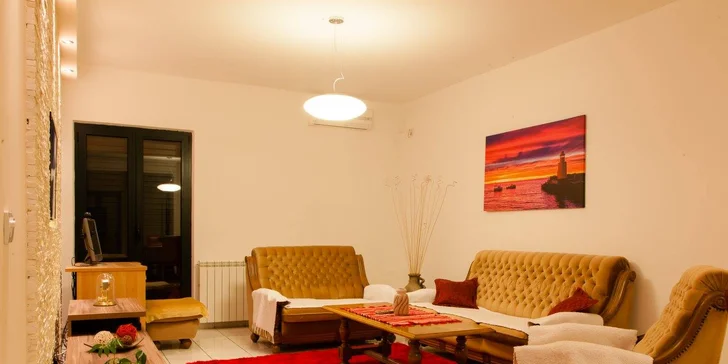 Krásne apartmány s balkónom 1,5 km od piesočnatej pláže, raňajky