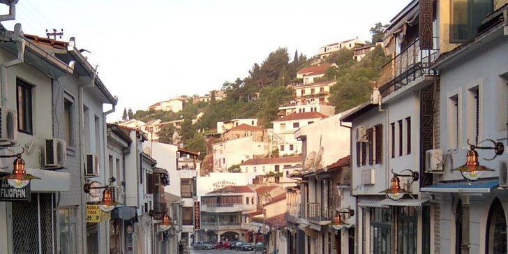 Čierna Hora: krásne apartmány s balkónom 1,5 km od piesočnatej pláže, raňajky