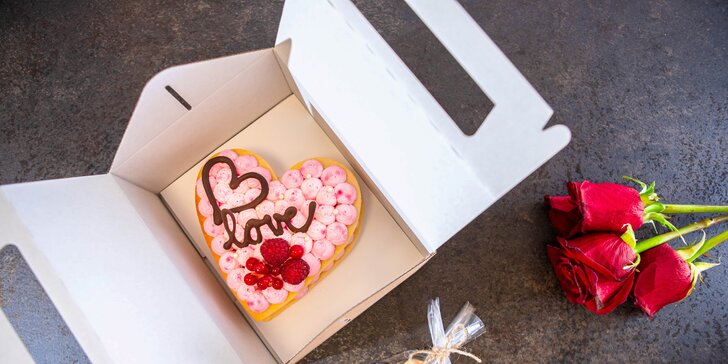 Valentínska tortička v tvare srdca pre všetkých zaľúbencov