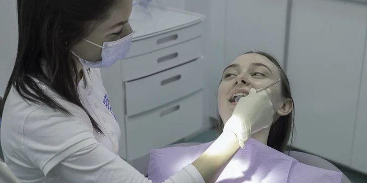Kompletná dentálna hygiena s pieskovaním a fluoridáciou alebo bielenie chrupu lampou ZOOM 4