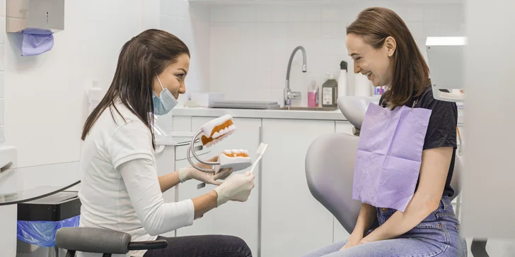 Kompletná dentálna hygiena s pieskovaním a fluoridáciou alebo bielenie chrupu lampou ZOOM 4