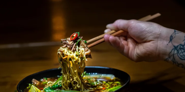 Objednajte si exkluzívnu večeru s fľašou vína z Manno Street food