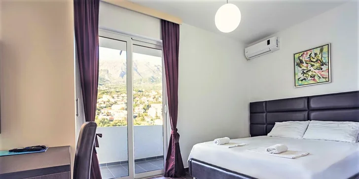 Čierna hora: polpenzia, klimatizované apartmány s balkónom a výhľadom na more, 200 metrov od pláže