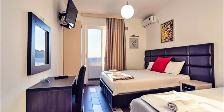 Čierna hora: polpenzia, klimatizované apartmány s balkónom a výhľadom na more, 200 metrov od pláže