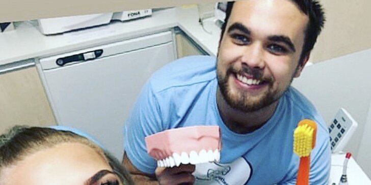 Žiarivo biely úsmev už za pár minút! Dental Brothers sú pre vás stále otvorení.