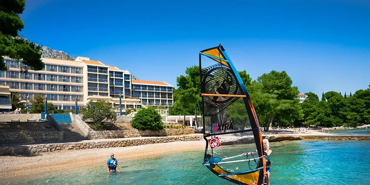Skvelé pláže, vínne pivničky i možnosť windsurfingu v Orebici, dieťa do 6 rokov zdarma