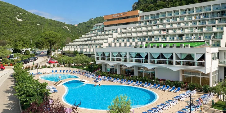 4* hotel priamo pri pláži: bazénový komplex, šport a zábava