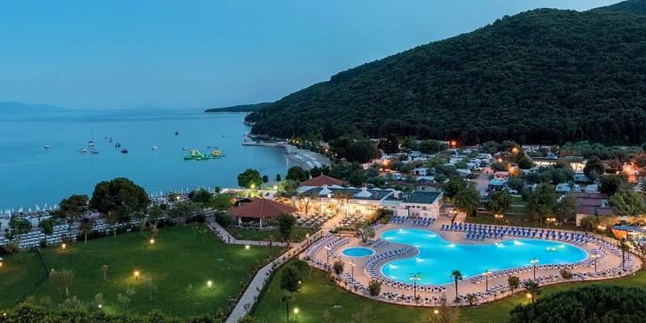 4* hotel priamo pri pláži: bazénový komplex, šport a zábava