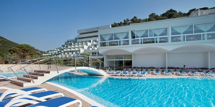 4* hotel priamo pri pláži: bazénový komplex, šport a zábava