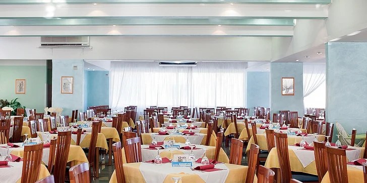 4* hotel priamo pri pláži: bazénový komplex, šport a zábava